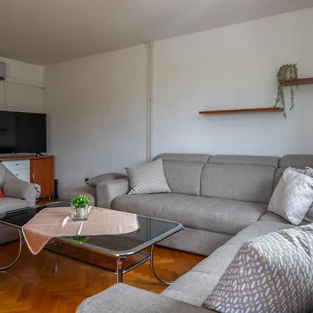 Hébergement de vacances Awesome In With Sauna Pula