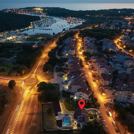 Awesome In With Sauna Hébergement de vacances Pula