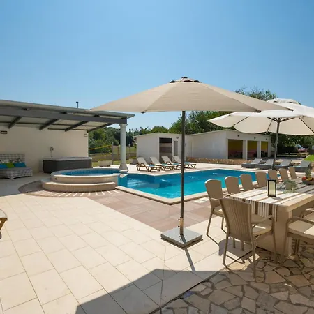 Hébergement de vacances Awesome In With Sauna Pula