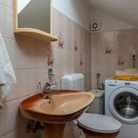 Awesome In With Sauna 풀라