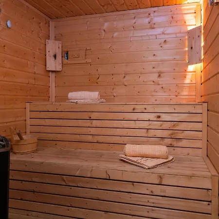 Awesome In With Sauna 펜션 풀라