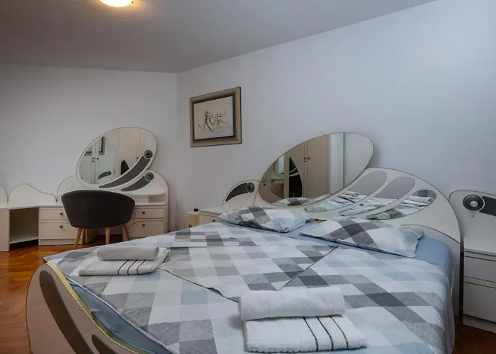 Vikendica Awesome In With Sauna Pula