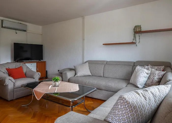 Vikendica Awesome In With Sauna Pula