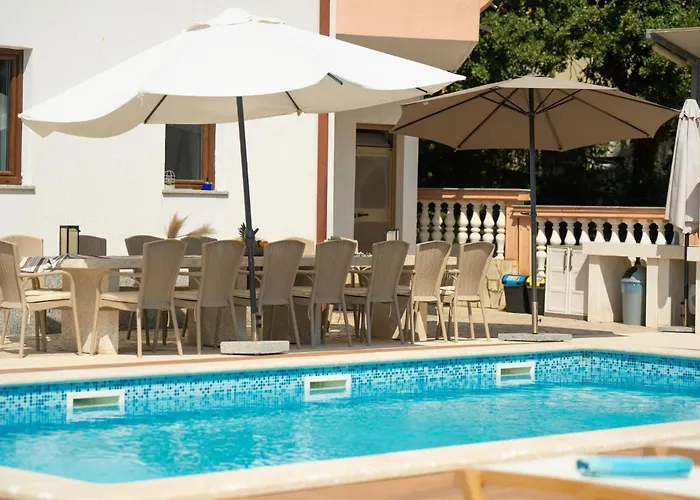 Vikendica Awesome In With Sauna Pula