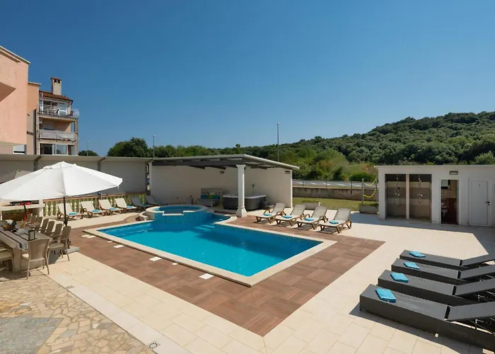 Vikendica Awesome In With Sauna Pula